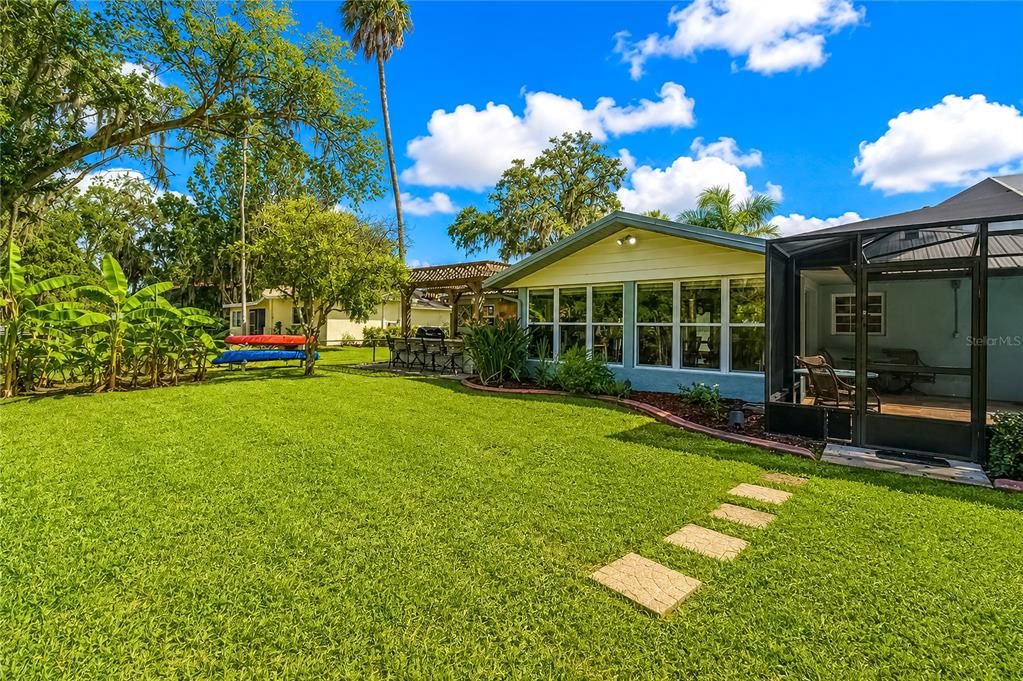 En Venta: $799,000 (4 camas, 2 baños, 2095 Pies cuadrados)