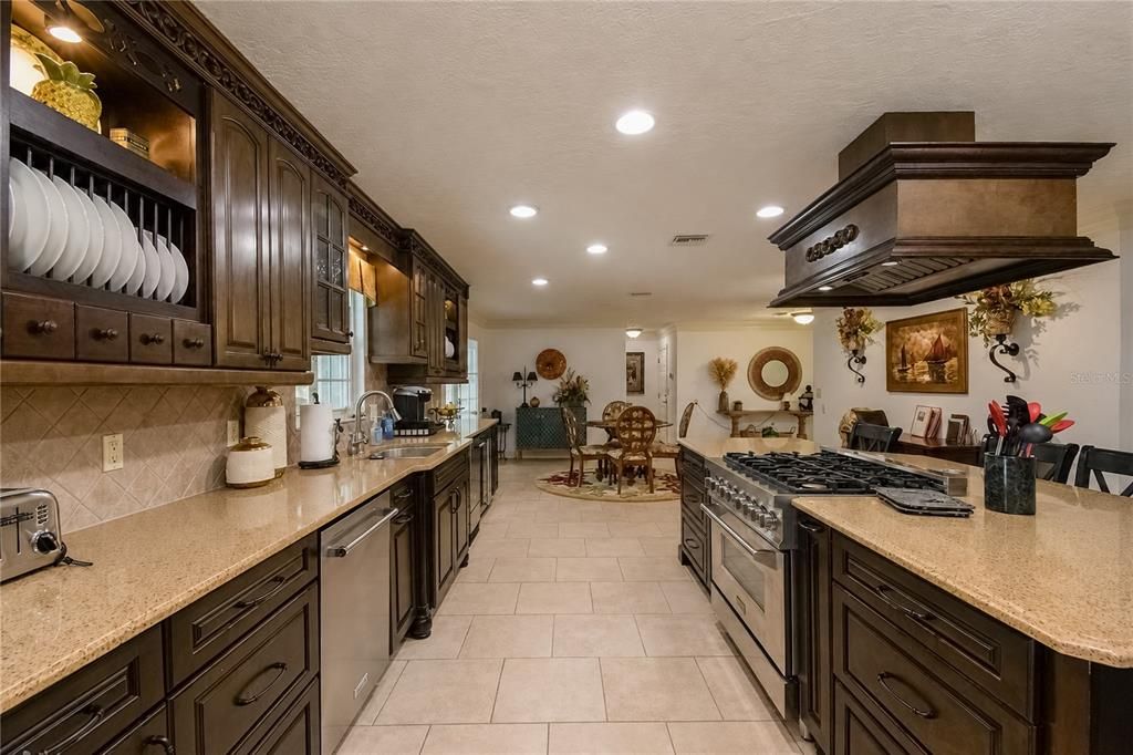 En Venta: $799,000 (4 camas, 2 baños, 2095 Pies cuadrados)