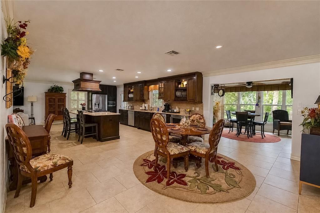 En Venta: $799,000 (4 camas, 2 baños, 2095 Pies cuadrados)