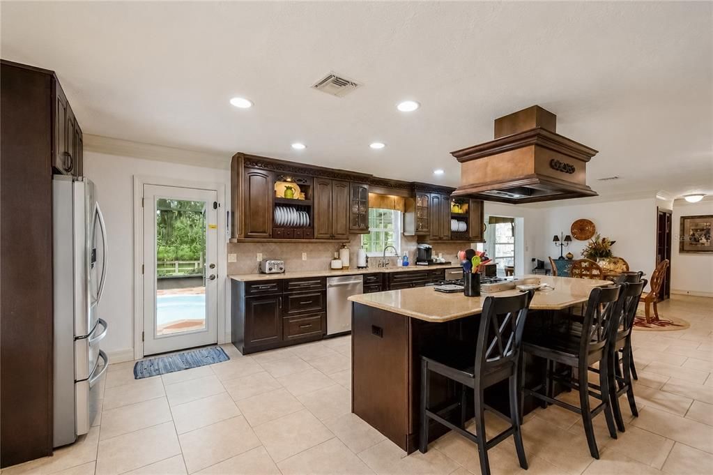 En Venta: $799,000 (4 camas, 2 baños, 2095 Pies cuadrados)