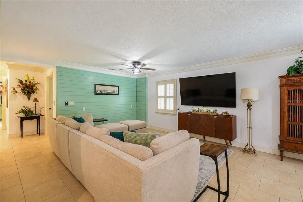 En Venta: $799,000 (4 camas, 2 baños, 2095 Pies cuadrados)