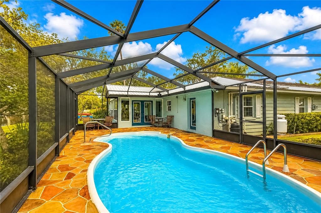 En Venta: $799,000 (4 camas, 2 baños, 2095 Pies cuadrados)