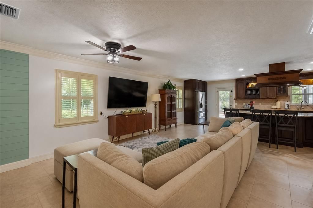 En Venta: $799,000 (4 camas, 2 baños, 2095 Pies cuadrados)