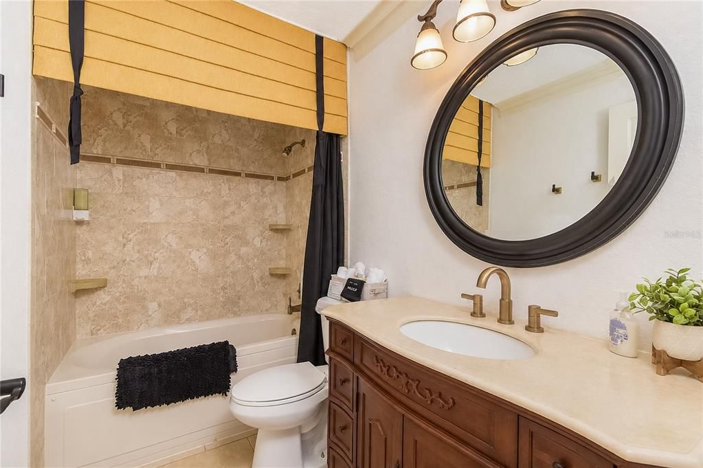En Venta: $799,000 (4 camas, 2 baños, 2095 Pies cuadrados)
