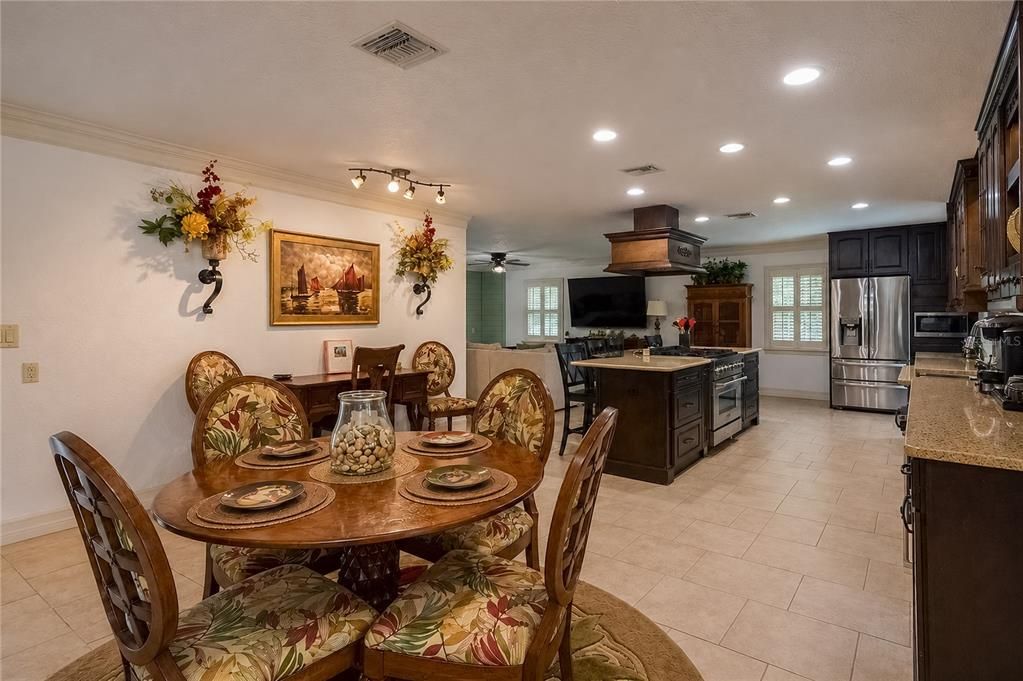 En Venta: $799,000 (4 camas, 2 baños, 2095 Pies cuadrados)