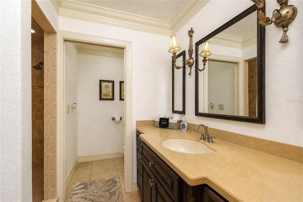 En Venta: $799,000 (4 camas, 2 baños, 2095 Pies cuadrados)