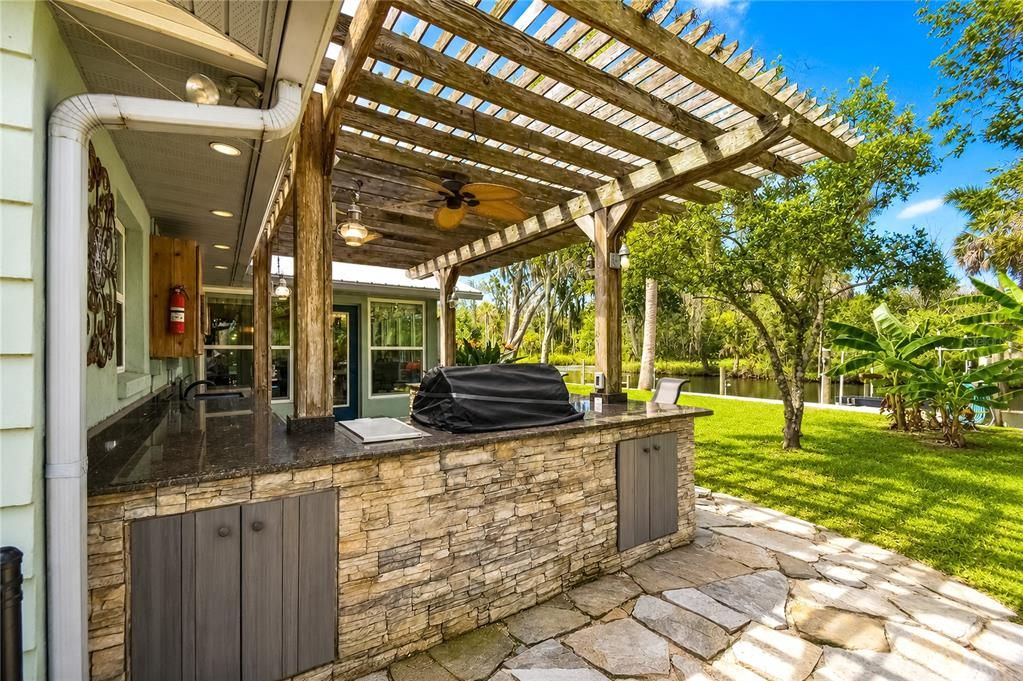 En Venta: $799,000 (4 camas, 2 baños, 2095 Pies cuadrados)