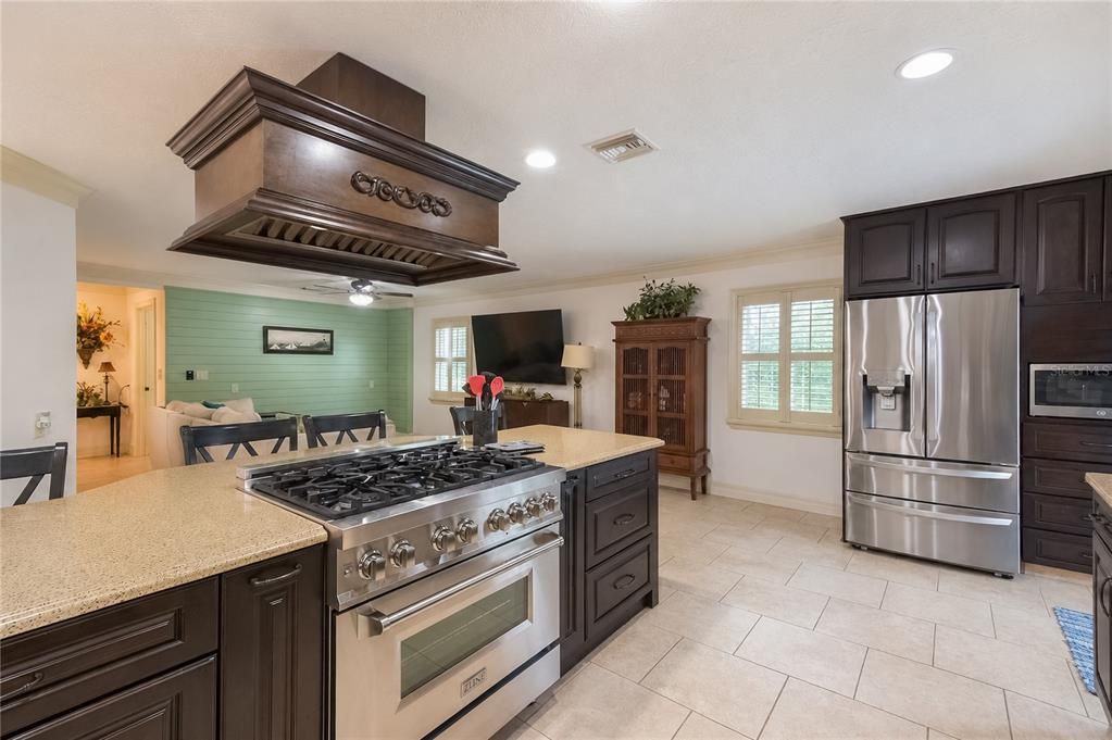 En Venta: $799,000 (4 camas, 2 baños, 2095 Pies cuadrados)
