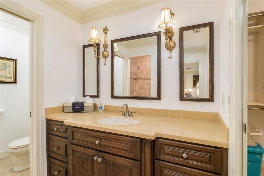 En Venta: $799,000 (4 camas, 2 baños, 2095 Pies cuadrados)