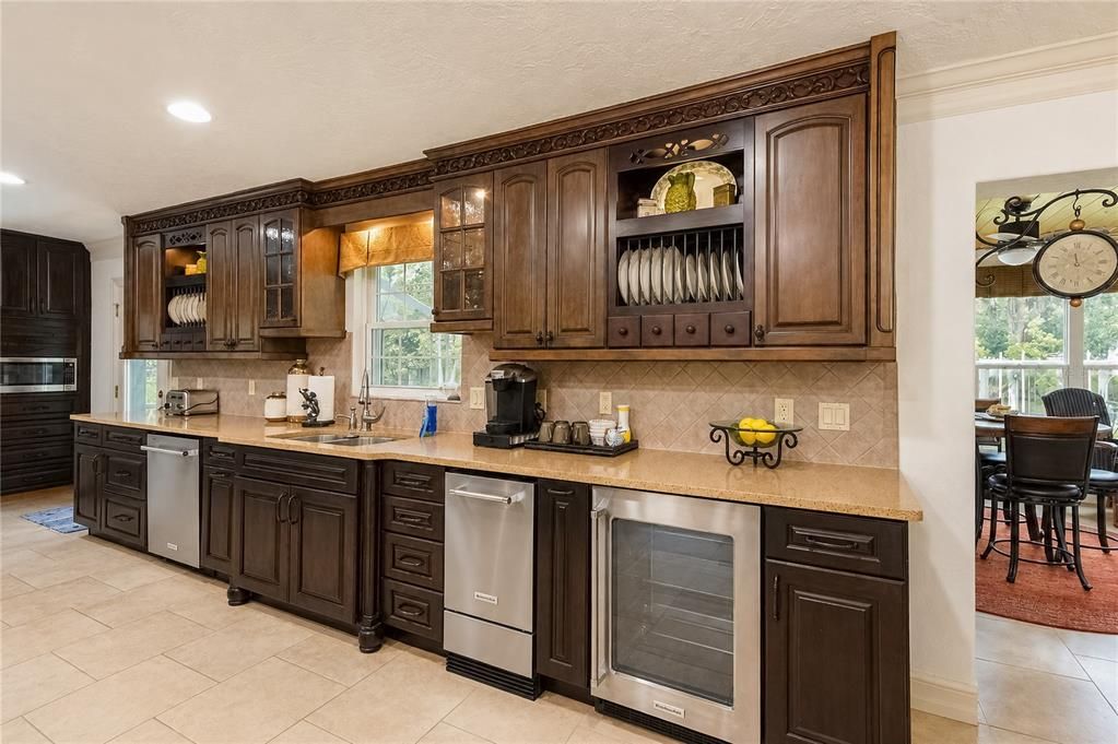 En Venta: $799,000 (4 camas, 2 baños, 2095 Pies cuadrados)