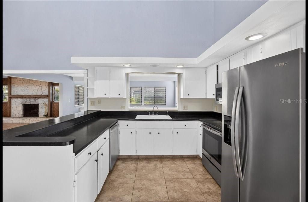 For Sale: $275,000 (2 beds, 2 baths, 1440 Square Feet)