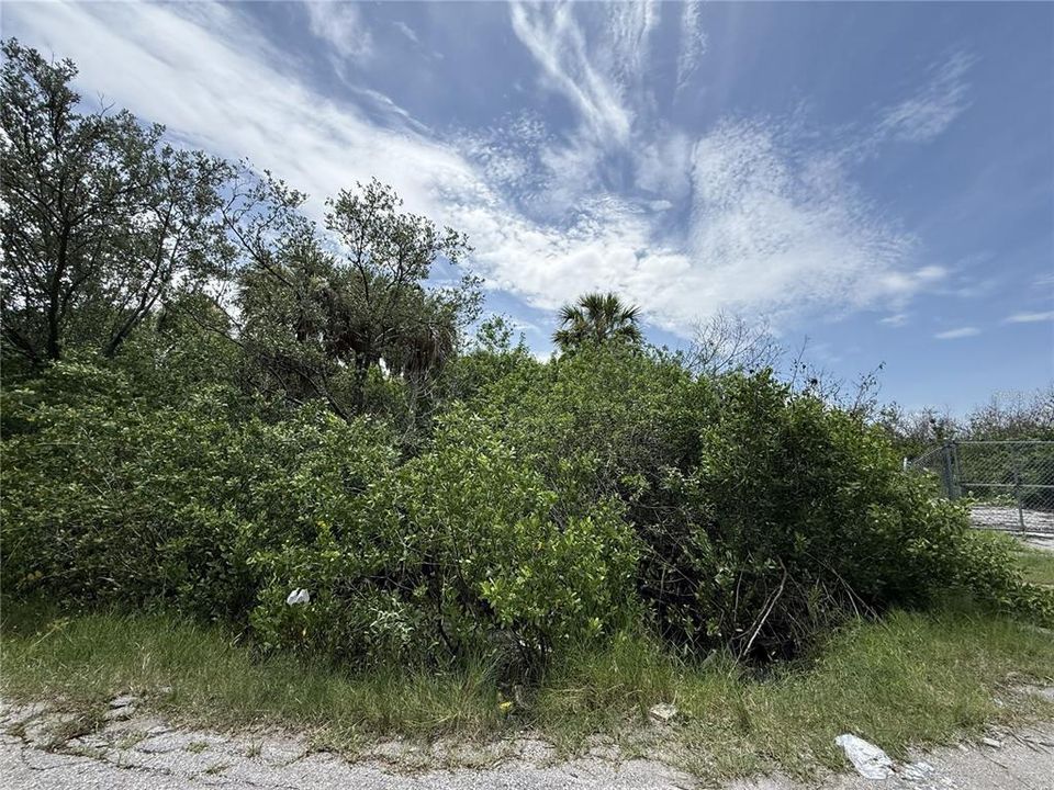 На продажу: $370,000 (9.50 acres)