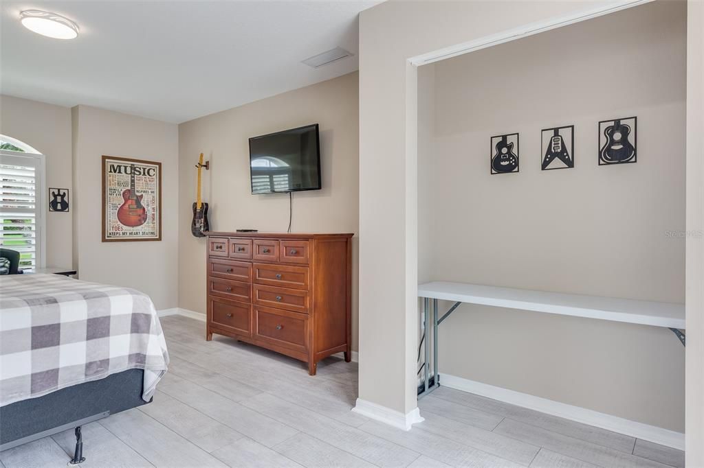 En Venta: $499,900 (3 camas, 3 baños, 1935 Pies cuadrados)
