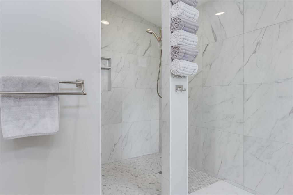 En Venta: $499,900 (3 camas, 3 baños, 1935 Pies cuadrados)