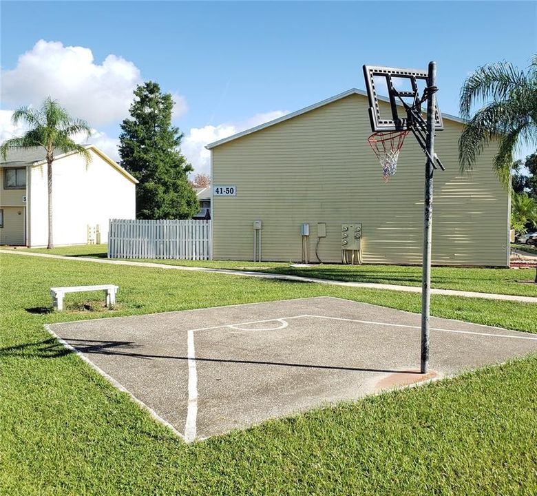 For Sale: $134,995 (2 beds, 1 baths, 1032 Square Feet)
