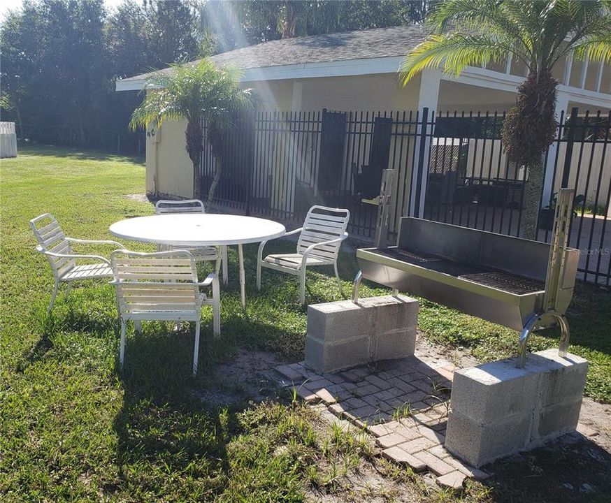 For Sale: $134,995 (2 beds, 1 baths, 1032 Square Feet)