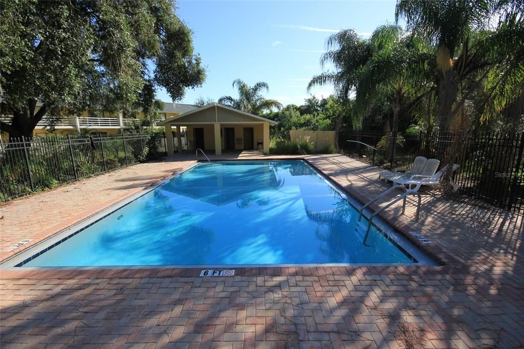 For Sale: $134,995 (2 beds, 1 baths, 1032 Square Feet)