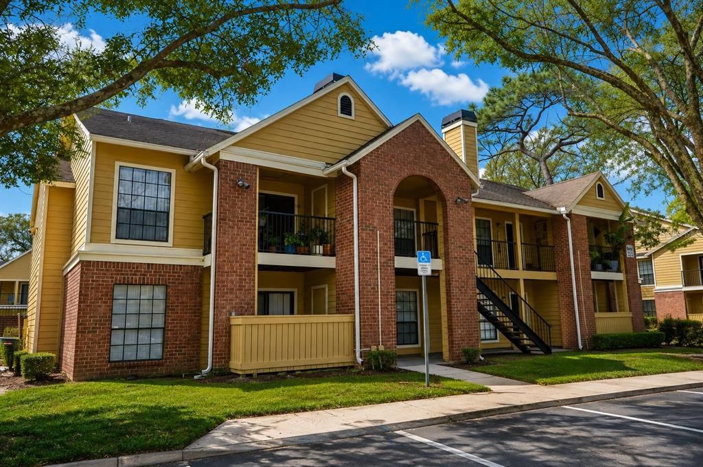 For Rent: $1,600 (2 beds, 2 baths, 1007 Square Feet)