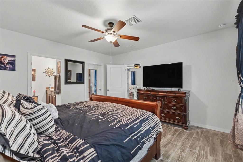 For Sale: $315,000 (3 beds, 2 baths, 1529 Square Feet)