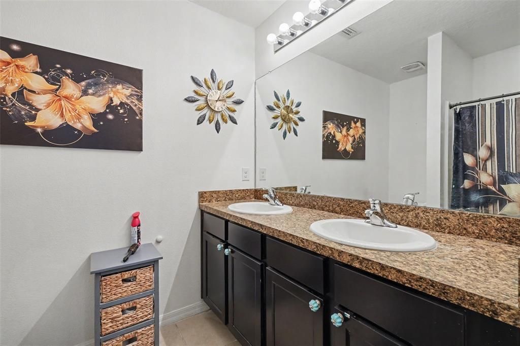 For Sale: $315,000 (3 beds, 2 baths, 1529 Square Feet)