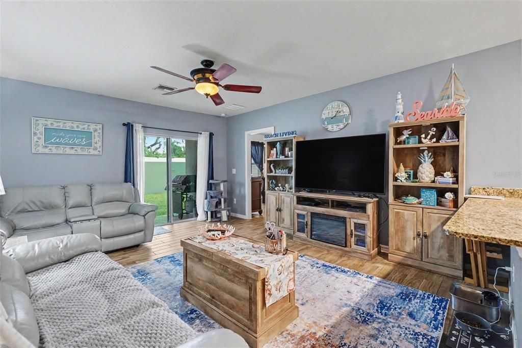 For Sale: $315,000 (3 beds, 2 baths, 1529 Square Feet)