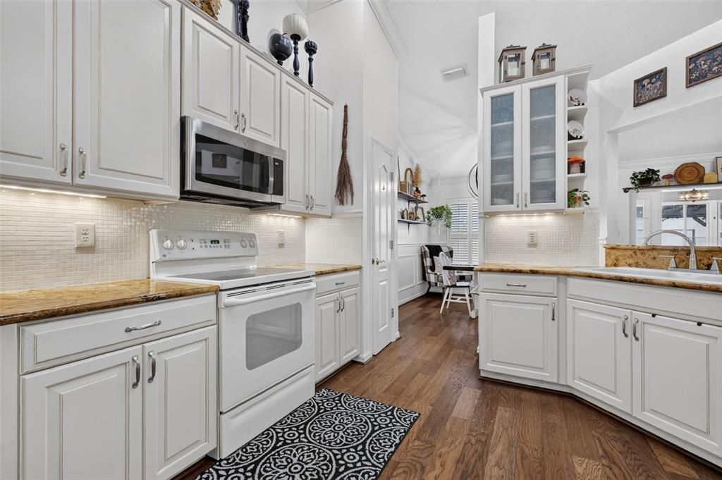 For Sale: $335,000 (3 beds, 2 baths, 1864 Square Feet)