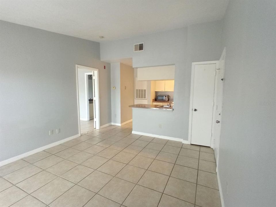 For Rent: $1,250 (1 beds, 1 baths, 583 Square Feet)
