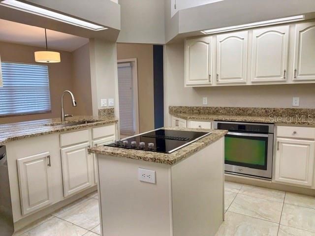 For Rent: $2,500 (3 beds, 2 baths, 2318 Square Feet)
