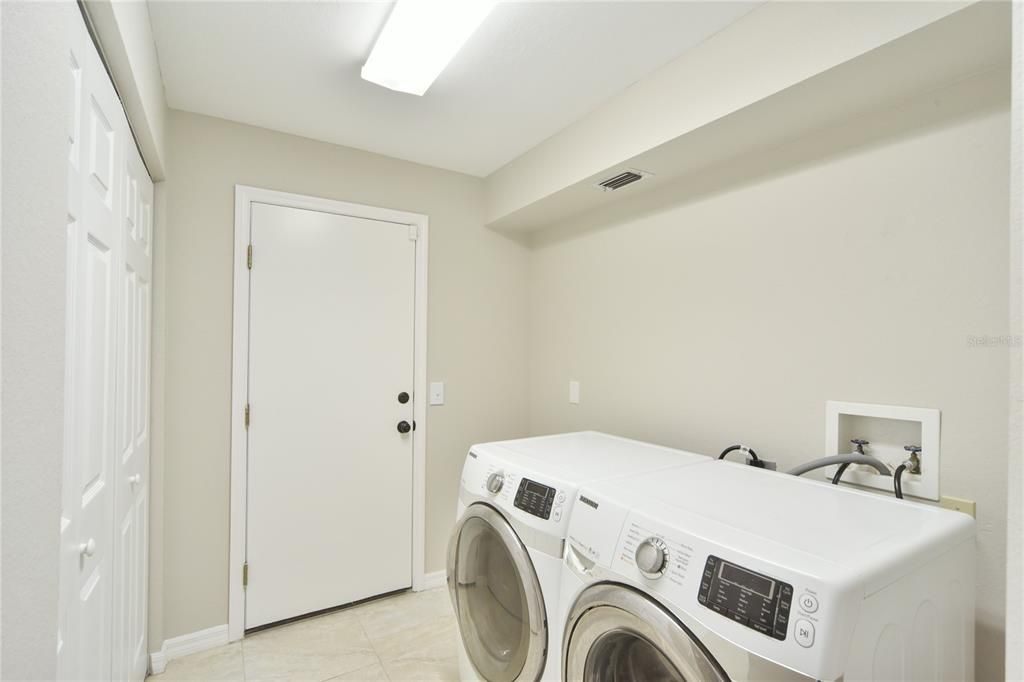 For Rent: $2,500 (3 beds, 2 baths, 2318 Square Feet)