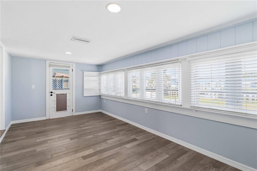For Rent: $2,500 (1 beds, 1 baths, 678 Square Feet)