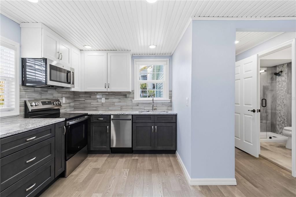 For Rent: $2,500 (1 beds, 1 baths, 678 Square Feet)