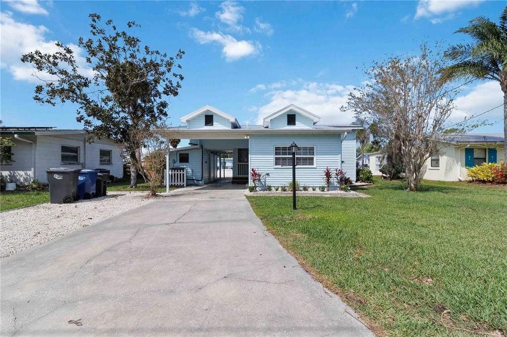 For Rent: $2,500 (1 beds, 1 baths, 678 Square Feet)