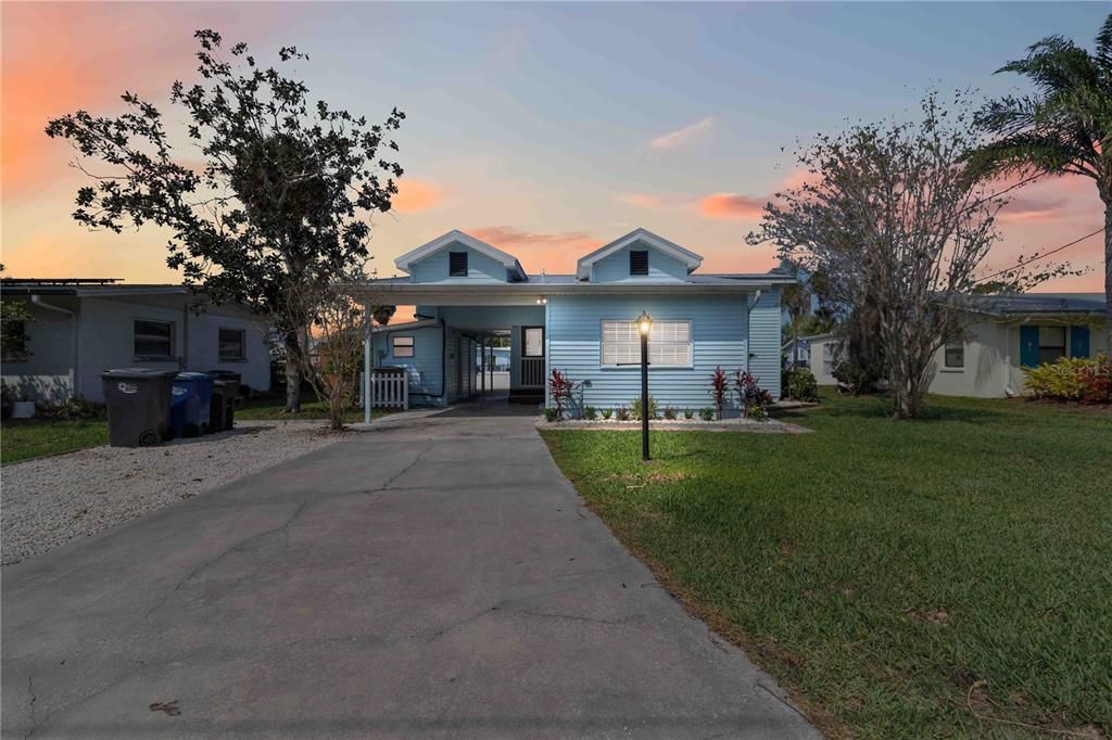 For Rent: $2,500 (1 beds, 1 baths, 678 Square Feet)