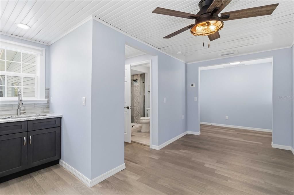 For Rent: $2,500 (1 beds, 1 baths, 678 Square Feet)