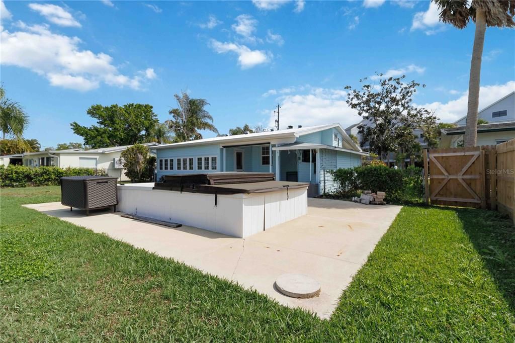 For Rent: $2,500 (1 beds, 1 baths, 678 Square Feet)