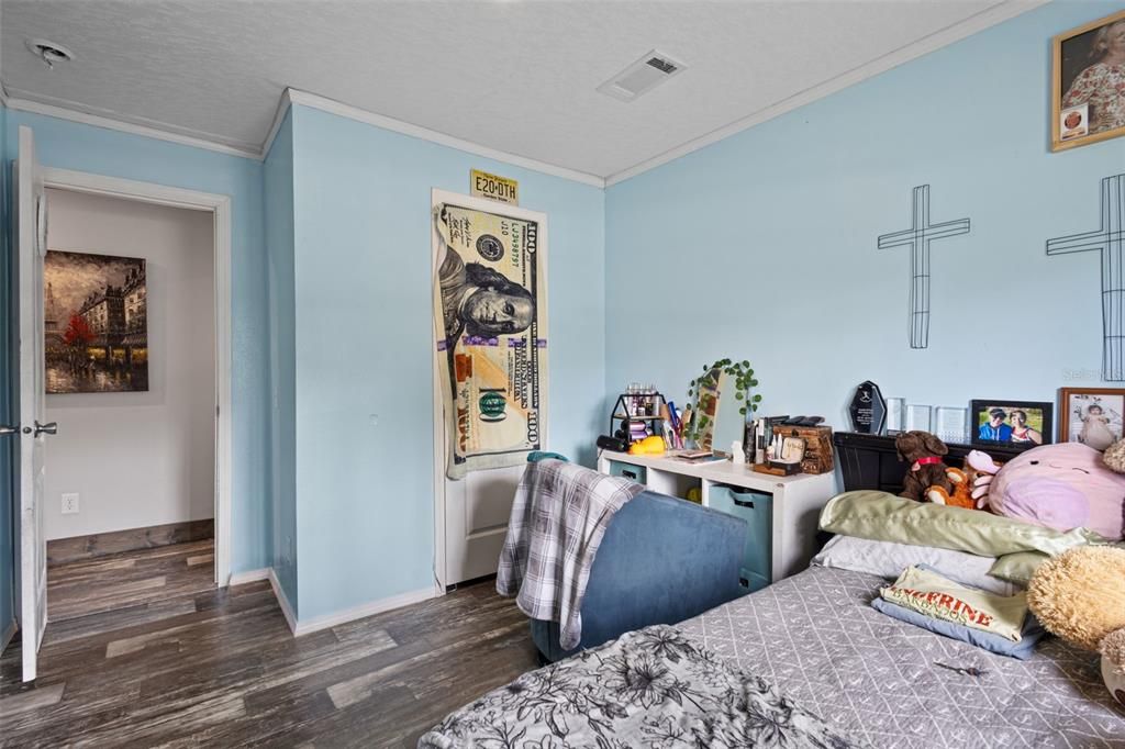 For Sale: $229,900 (5 beds, 3 baths, 2052 Square Feet)