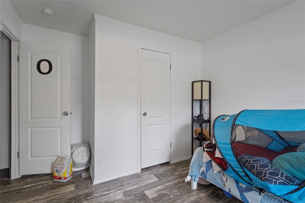 For Sale: $229,900 (5 beds, 3 baths, 2052 Square Feet)