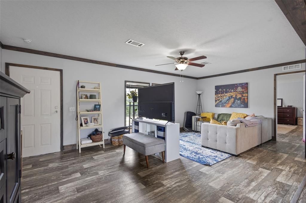For Sale: $229,900 (5 beds, 3 baths, 2052 Square Feet)