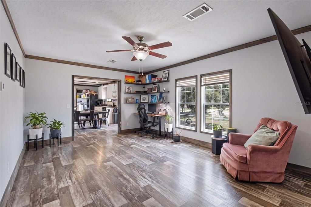 For Sale: $229,900 (5 beds, 3 baths, 2052 Square Feet)