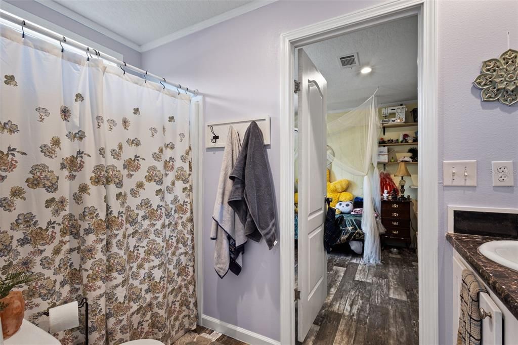 For Sale: $229,900 (5 beds, 3 baths, 2052 Square Feet)