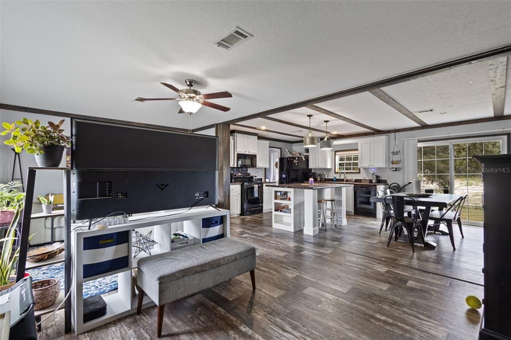 For Sale: $229,900 (5 beds, 3 baths, 2052 Square Feet)