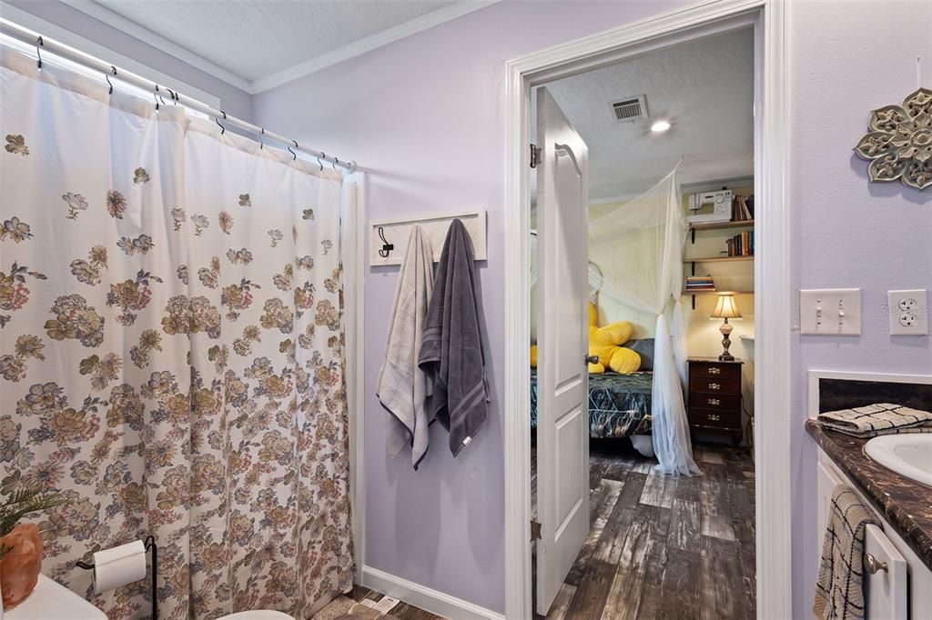 For Sale: $229,900 (5 beds, 3 baths, 2052 Square Feet)