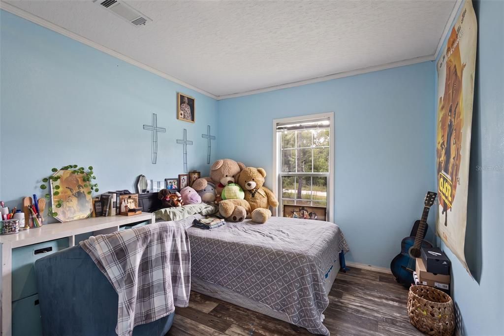 For Sale: $229,900 (5 beds, 3 baths, 2052 Square Feet)