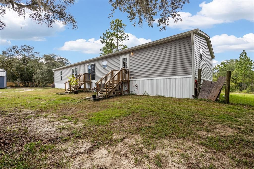 For Sale: $229,900 (5 beds, 3 baths, 2052 Square Feet)