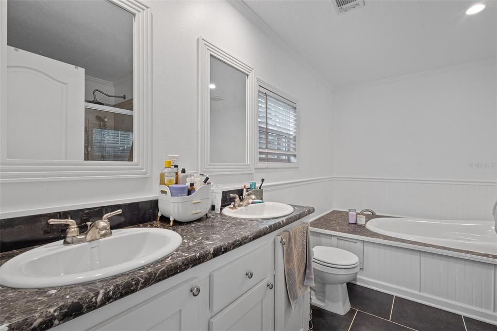 For Sale: $229,900 (5 beds, 3 baths, 2052 Square Feet)