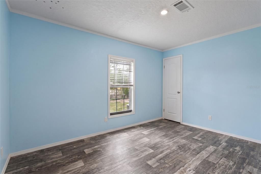 For Sale: $229,900 (5 beds, 3 baths, 2052 Square Feet)