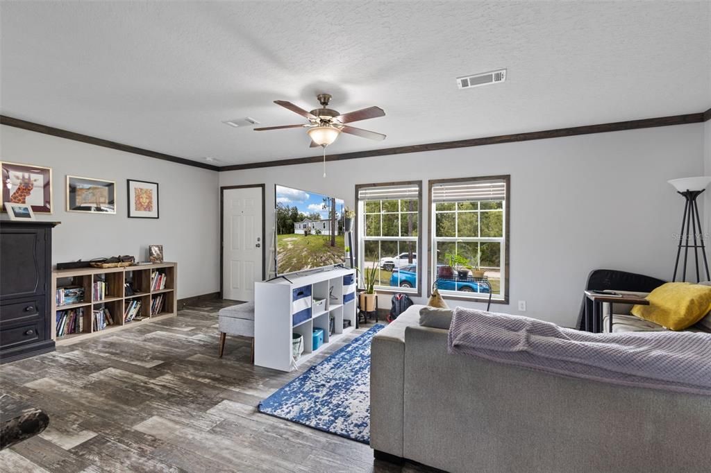 For Sale: $229,900 (5 beds, 3 baths, 2052 Square Feet)