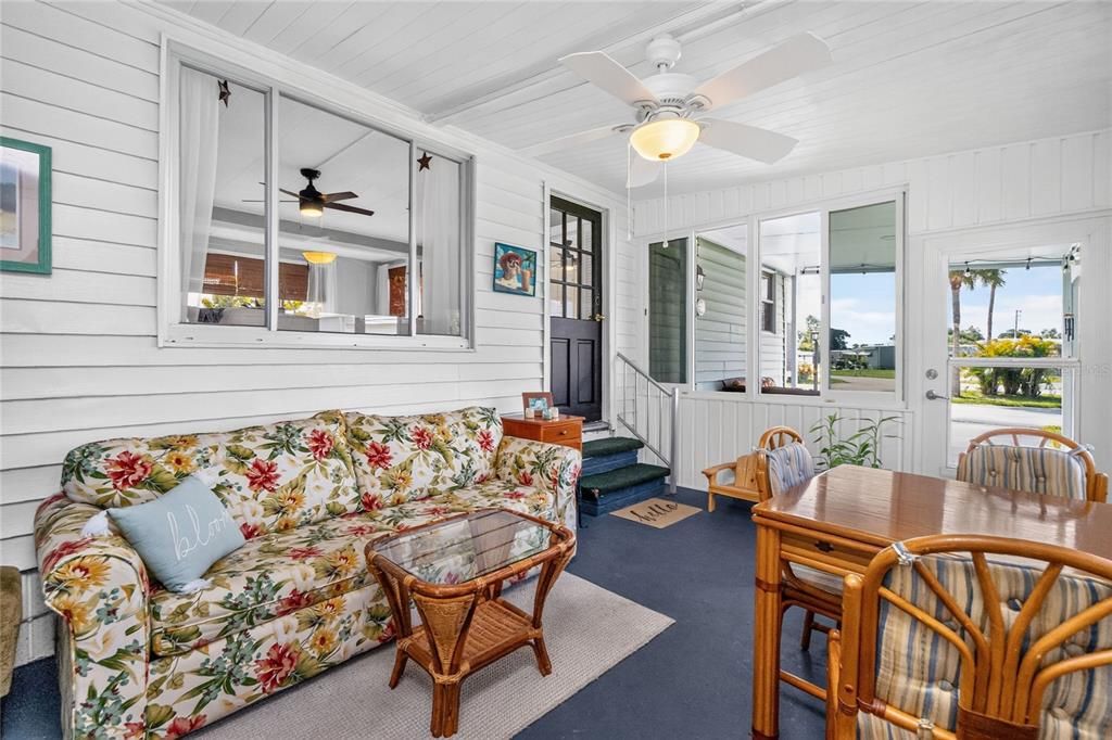 For Sale: $119,000 (2 beds, 2 baths, 720 Square Feet)