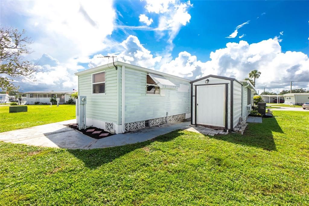 For Sale: $119,000 (2 beds, 2 baths, 720 Square Feet)