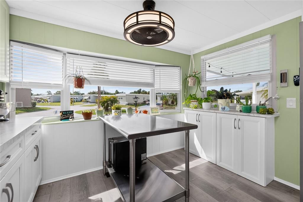 For Sale: $119,000 (2 beds, 2 baths, 720 Square Feet)